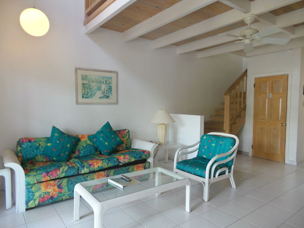 Dickenson Bay Cottages living area
