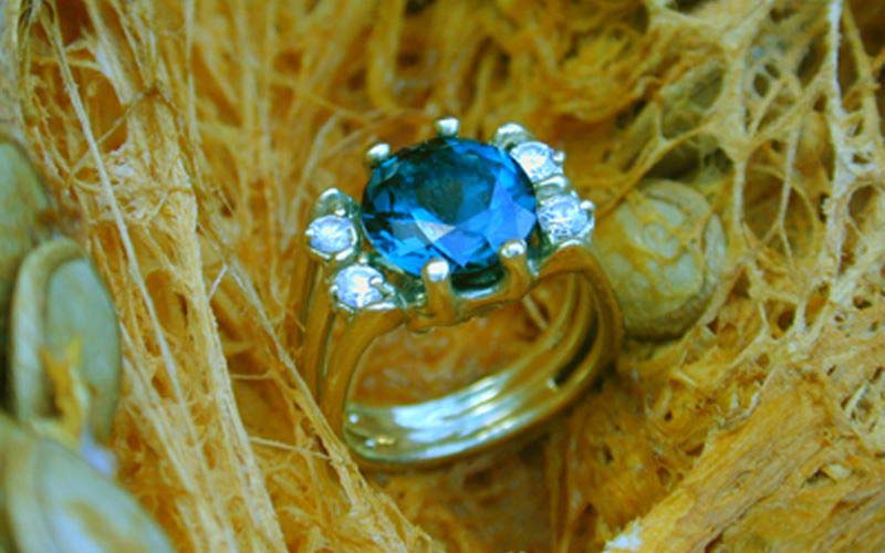 Goldsmitty diamond sapphire ring