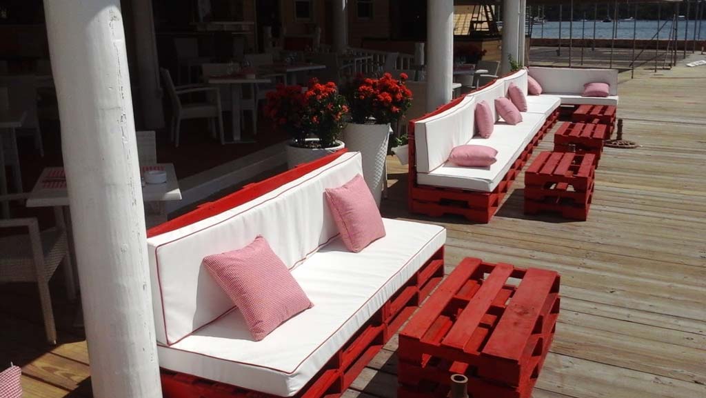La Brasserie seating on the dock